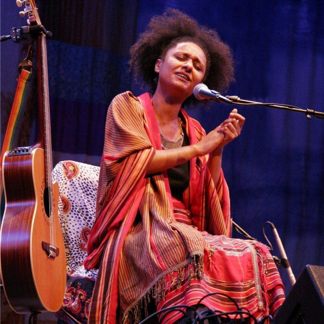 Comorian music: committed and hybrid